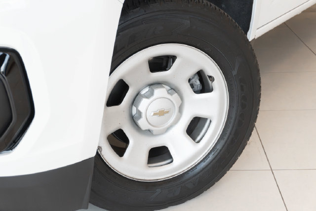 Used 2022 Chevrolet Colorado W/T RWD image 2