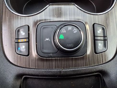 Used 2022 GMC Acadia SLT w/ Technology Package AWD/4WD image 21