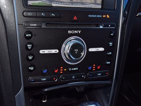 Used 2017 Ford Explorer Platinum image 30