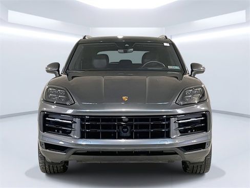 Used 2024 Porsche Cayenne S image 2