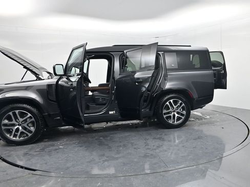 Used 2023 Land Rover Defender 130 X-Dynamic SE image 54