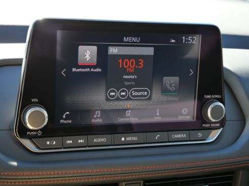 Used 2025 Nissan Rogue SV image 21