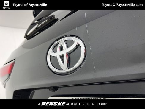 Certified 2022 Toyota Highlander L image 12