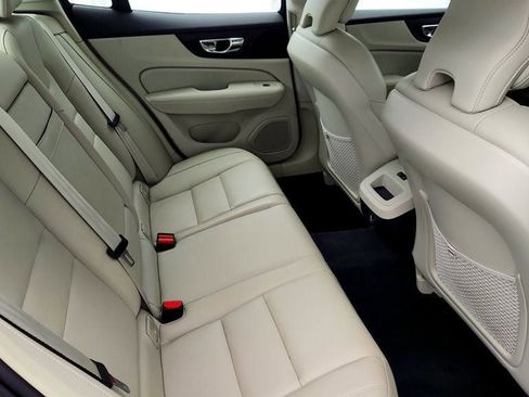 Used 2019 Volvo S60 T6 Momentum w/ Premium Package image 23