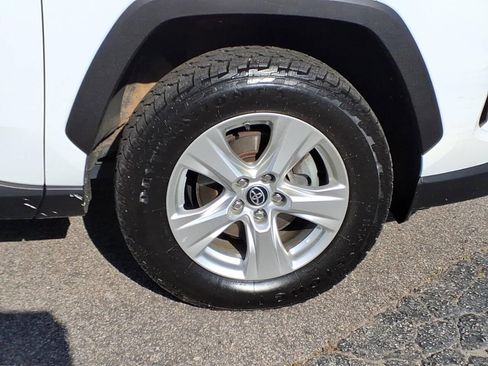 Used 2021 Toyota RAV4 LE AWD/4WD image 12