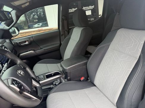 Used 2023 Toyota Tacoma TRD Sport image 3