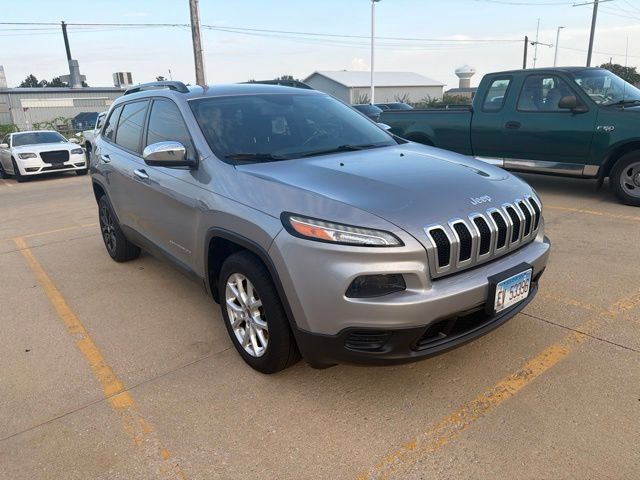 Used 2016 Jeep Cherokee Sport w/ Cold Weather Group FWD image 2