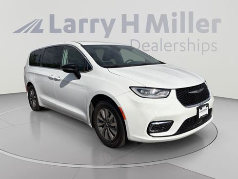 Used 2024 Chrysler Pacifica Limited FWD image 7