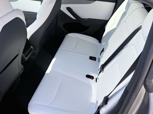 Used 2026 Tesla Model Y AWD image 36