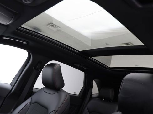 Used 2022 Ford Edge ST-Line image 16