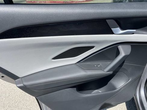 Used 2026 Volkswagen Tiguan SE w/ Panoramic Sunroof Package FWD image 23