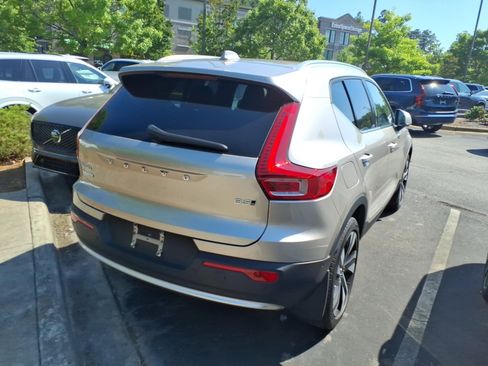 Used 2024 Volvo XC40 B5 Plus w/ Protection Package Premier AWD/4WD image 8