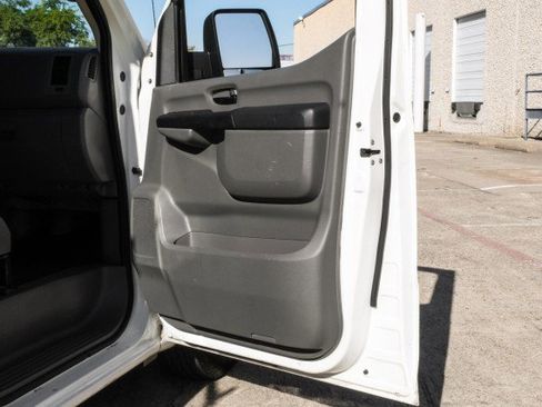 Used 2018 Nissan NV 2500 SV w/ Navigation Package image 37