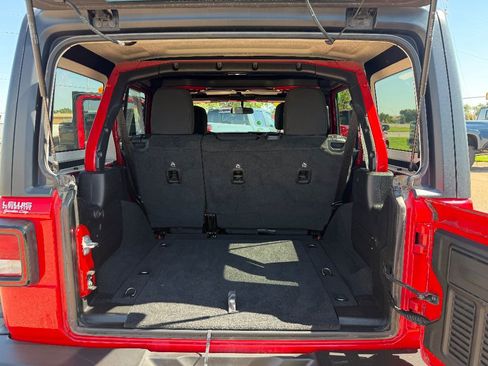 Used 2021 Jeep Wrangler Unlimited Rubicon image 12