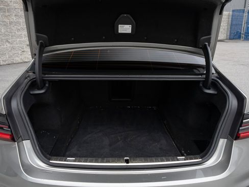 Used 2022 BMW 750i xDrive w/ Autobahn Package image 17