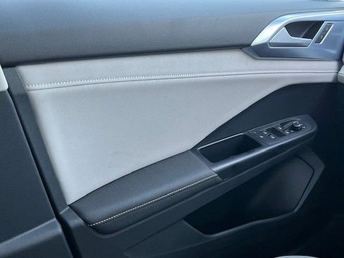 New 2025 Volkswagen Taos SE image 30