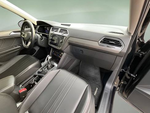 Used 2022 Volkswagen Tiguan SE image 33