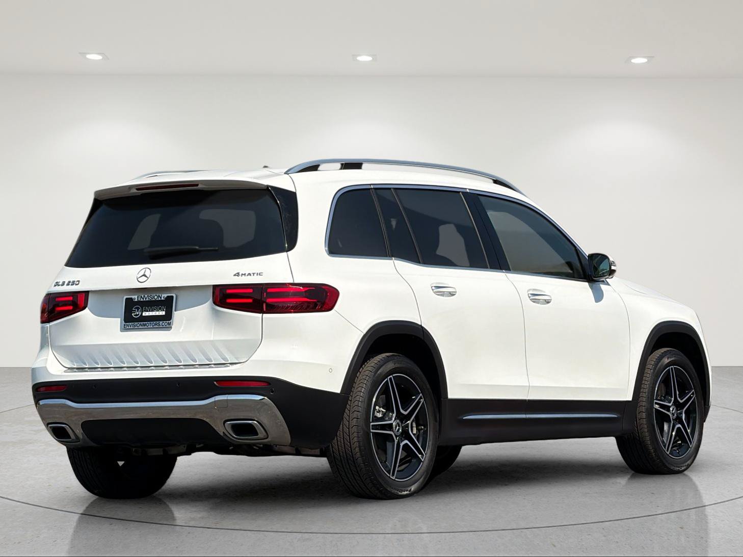 Used 2026 Mercedes-Benz GLB 250 4MATIC image 5