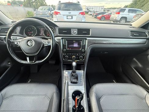 Used 2017 Volkswagen Passat 1.8T SE FWD image 3