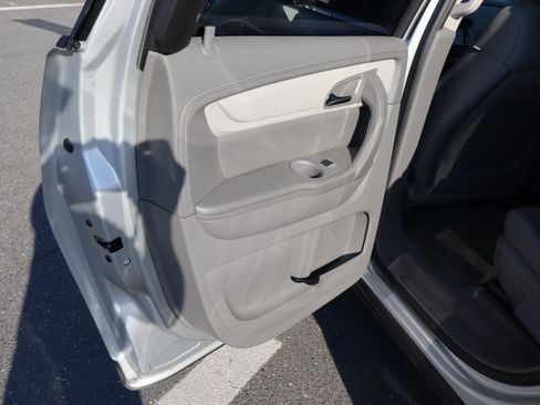 Used 2017 Chevrolet Traverse LT AWD/4WD image 28