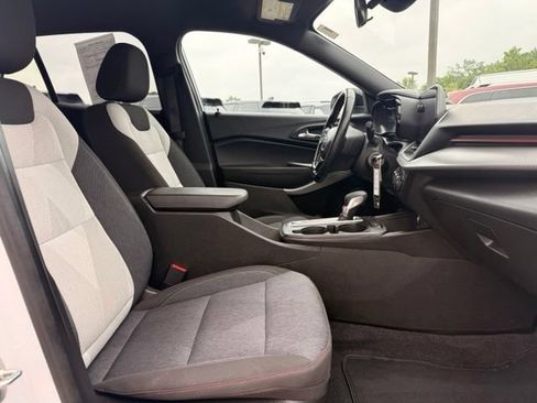 Used 2024 Chevrolet Trax RS FWD image 25