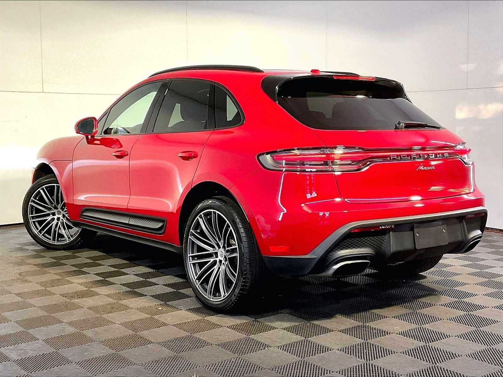 Used 2023 Porsche Macan AWD/4WD image 3