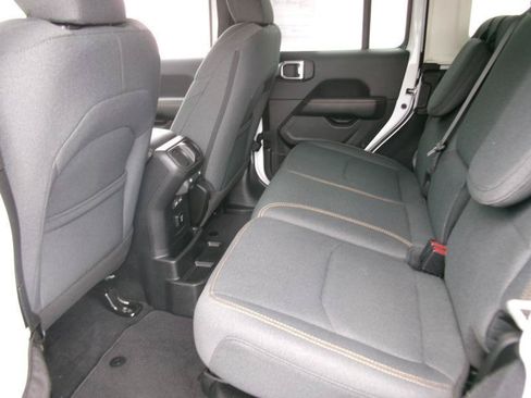 Used 2025 Jeep Wrangler Unlimited Sahara w/ Safety Group AWD/4WD image 9