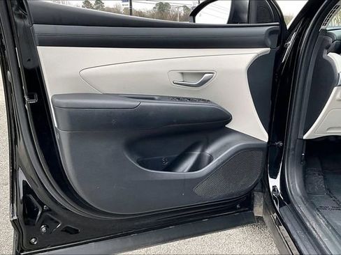 Used 2025 Hyundai Tucson SE image 17
