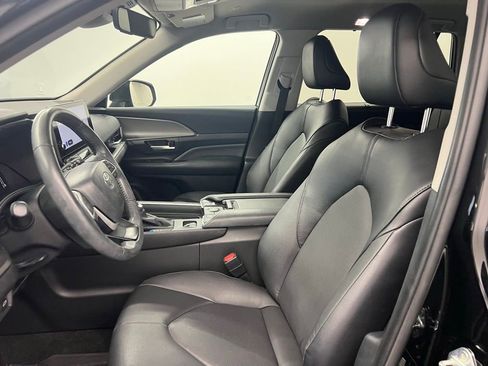 Used 2024 Toyota Grand Highlander XLE image 8