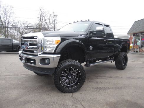 Used 2015 Ford F350 Lariat w/ Chrome Package image 32