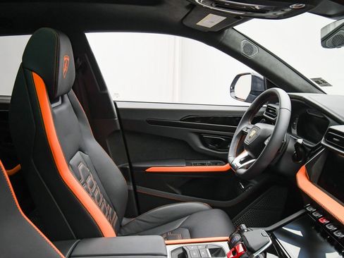 Used 2025 Lamborghini Urus SE image 51