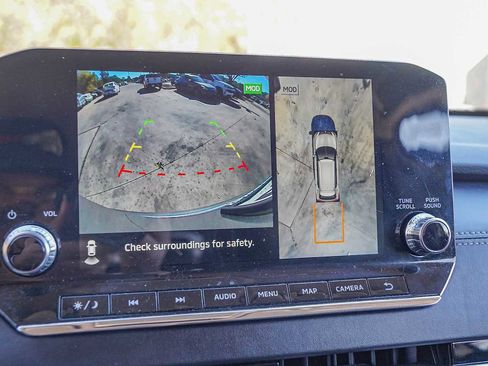 Used 2023 Mitsubishi Outlander SE image 16