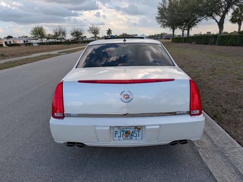 Used 2008 Cadillac DTS Luxury I w/ Sun And Sound Package image 7
