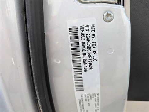 Used 2024 Chrysler Pacifica Touring-L FWD image 30