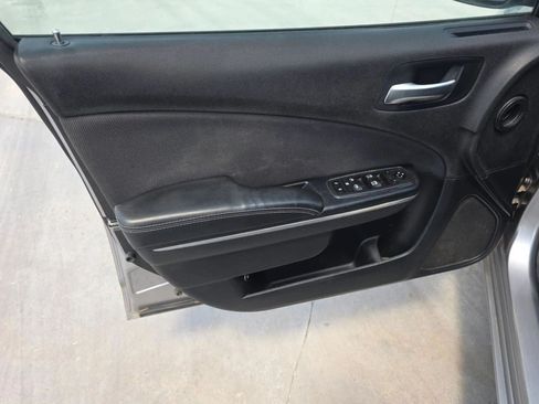 Used 2015 Dodge Charger SE w/ Popular Equipment Group RWD image 5