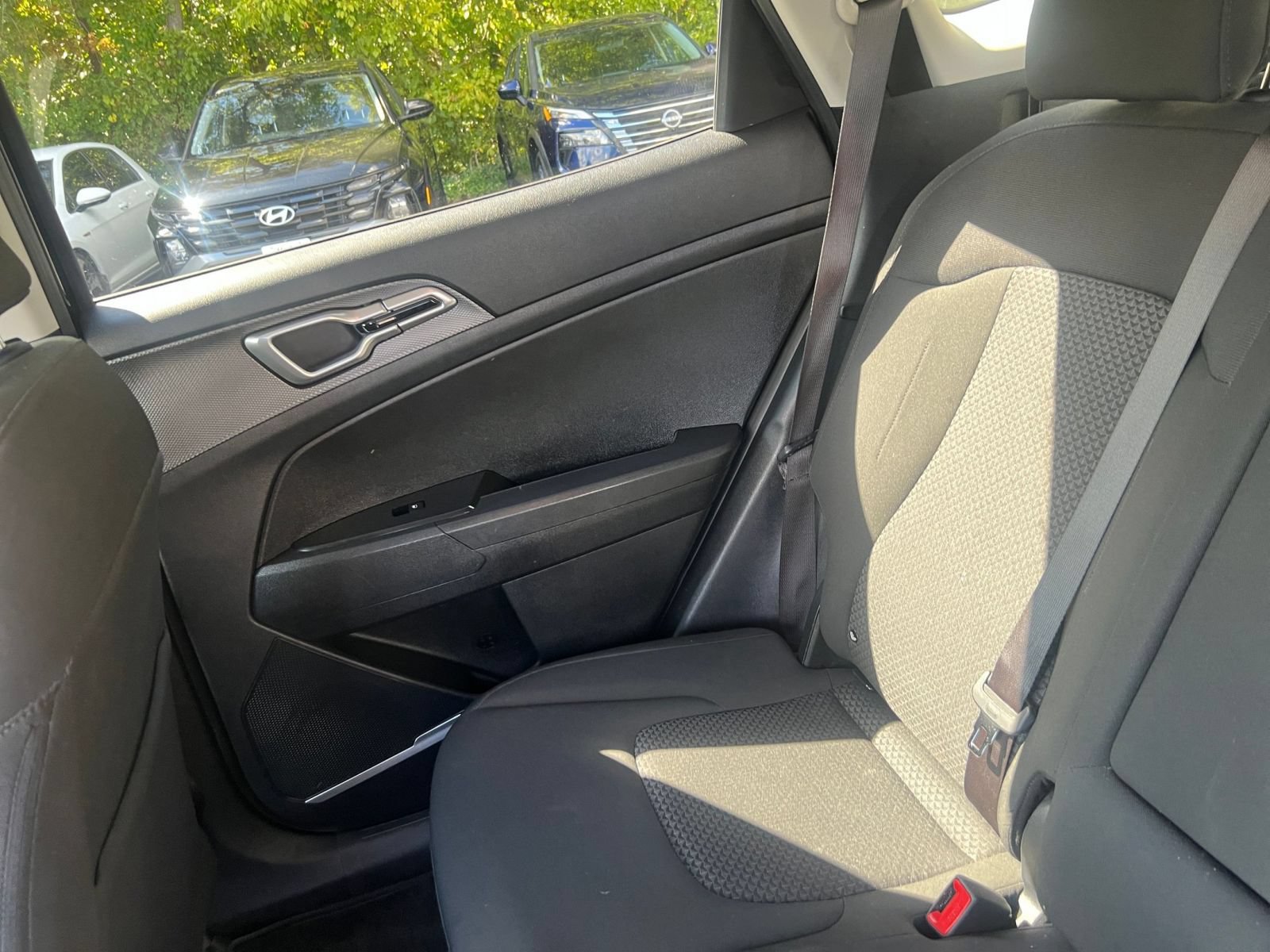 Used 2025 Kia Sportage LX FWD image 33