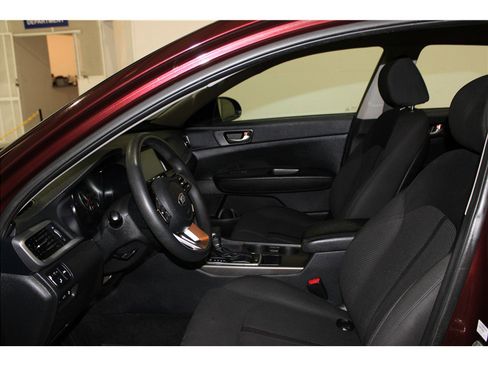 Used 2020 Kia Optima LX image 10