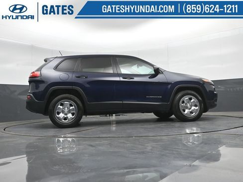Used 2016 Jeep Cherokee Sport AWD/4WD image 33