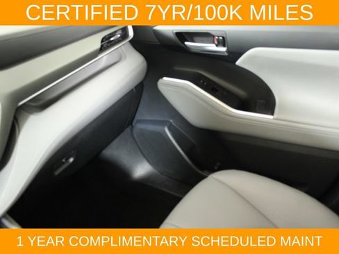 Used 2024 Toyota Highlander XLE AWD/4WD image 15