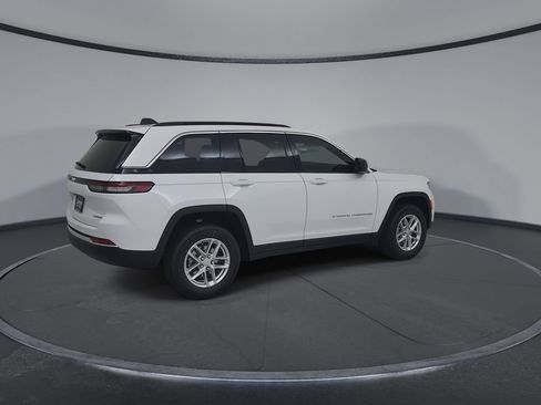 New 2026 Jeep Grand Cherokee Laredo w/ Trailer Tow Package AWD/4WD image 14