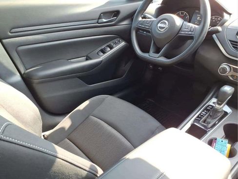 Used 2025 Nissan Altima 2.5 S image 9