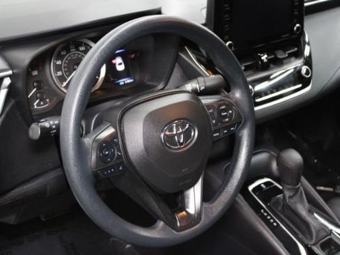 Used 2022 Toyota Corolla LE image 12