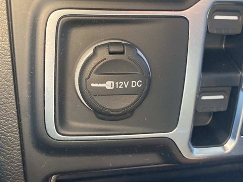 Used 2023 Jeep Wrangler Unlimited w/ Sun & Screen Package image 33