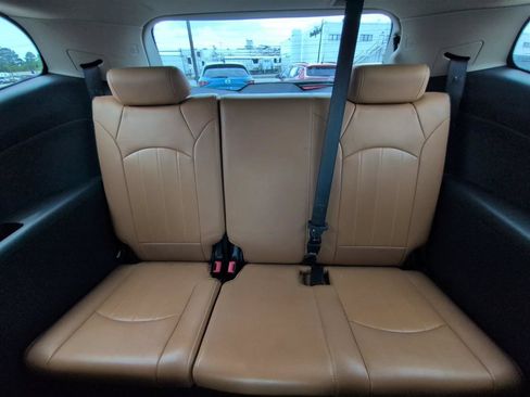 Used 2013 Chevrolet Traverse LTZ FWD image 32
