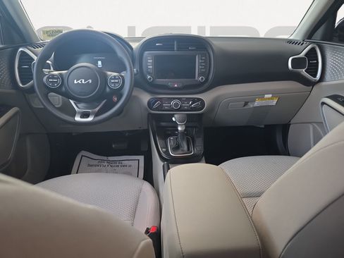 Certified 2025 Kia Soul LX w/ LX Technology Package FWD image 2