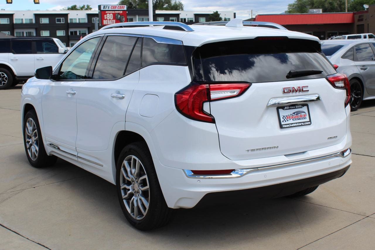 Used 2024 GMC Terrain Denali w/ Denali Premium Package AWD/4WD image 10