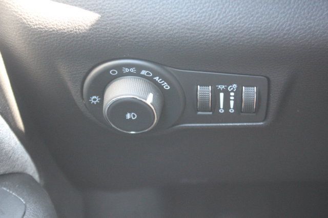 Used 2024 Jeep Compass Latitude AWD/4WD image 16