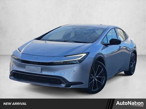 Used 2025 Toyota Prius XLE image 1