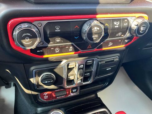 Used 2020 Jeep Wrangler Unlimited Rubicon w/ Dual Top Group AWD/4WD image 25