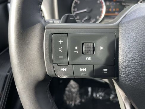 Used 2025 Nissan Rogue SV w/ SV Premium Package image 28